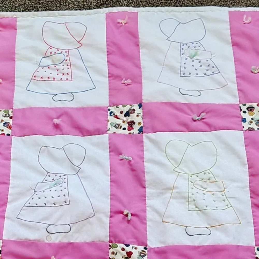 VINTAGE Cotton Handmade Pink White SUN BONNET SUE Quilt Baby Blanket